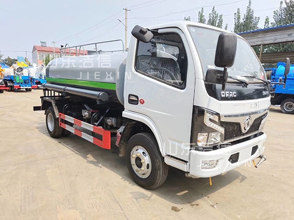 機動四輪灑水車構(gòu)造說明