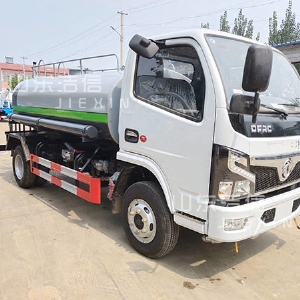 機動四輪灑水車
