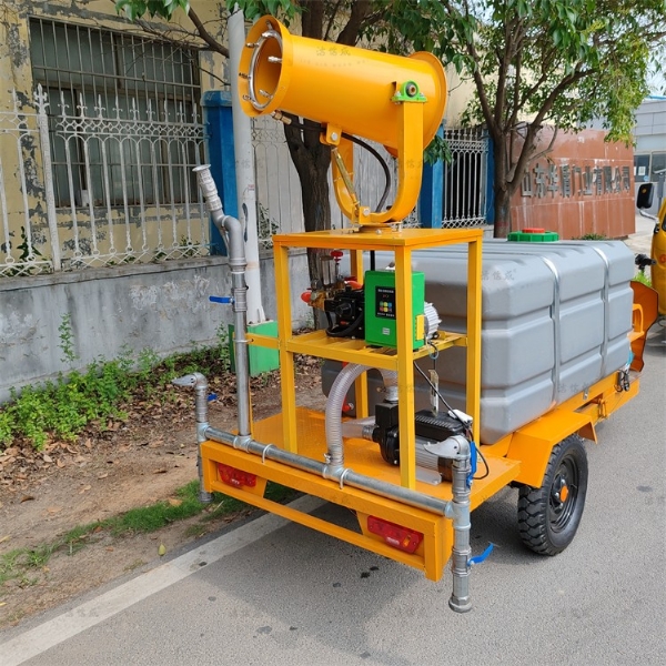 電動(dòng)三輪塑料水箱灑水車