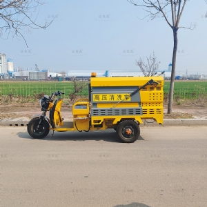 路面養(yǎng)護(hù)沖洗車(chē)